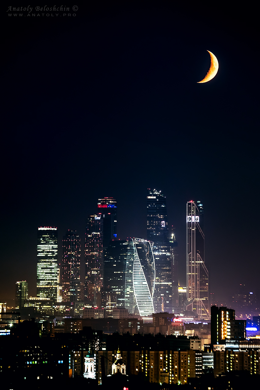 Москва. Луна над Сити