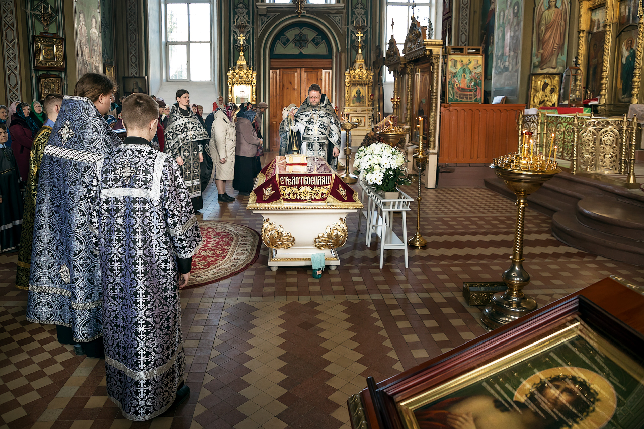 Страстная пятница, Храм Святой Троицы г. Озеры