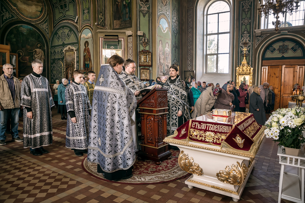 Страстная пятница, Храм Святой Троицы г. Озеры