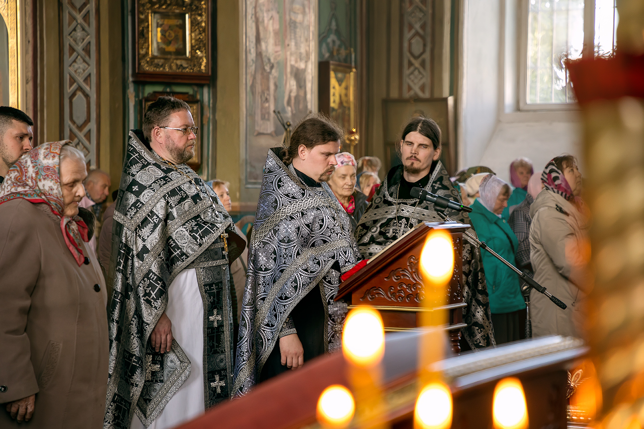 Страстная пятница, Храм Святой Троицы г. Озеры