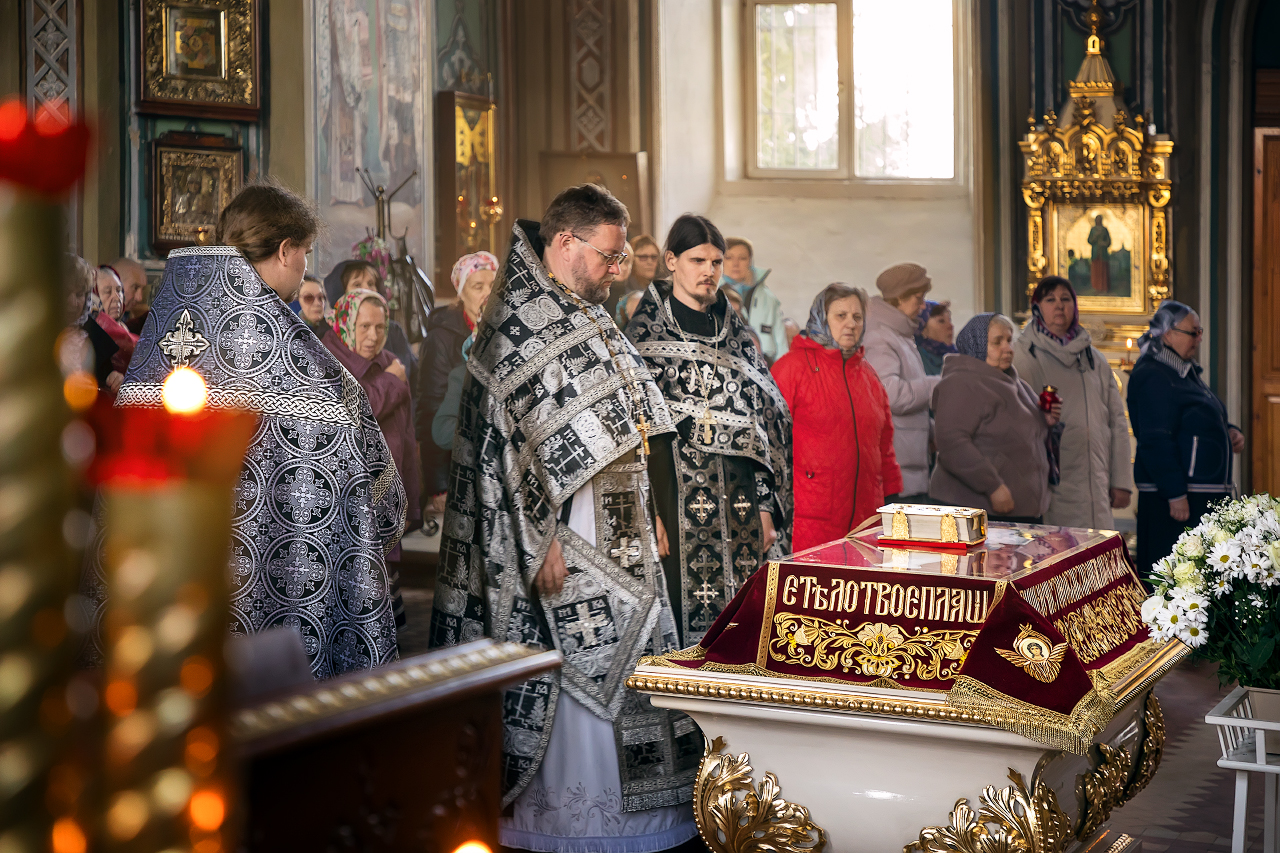 Страстная пятница, Храм Святой Троицы г. Озеры