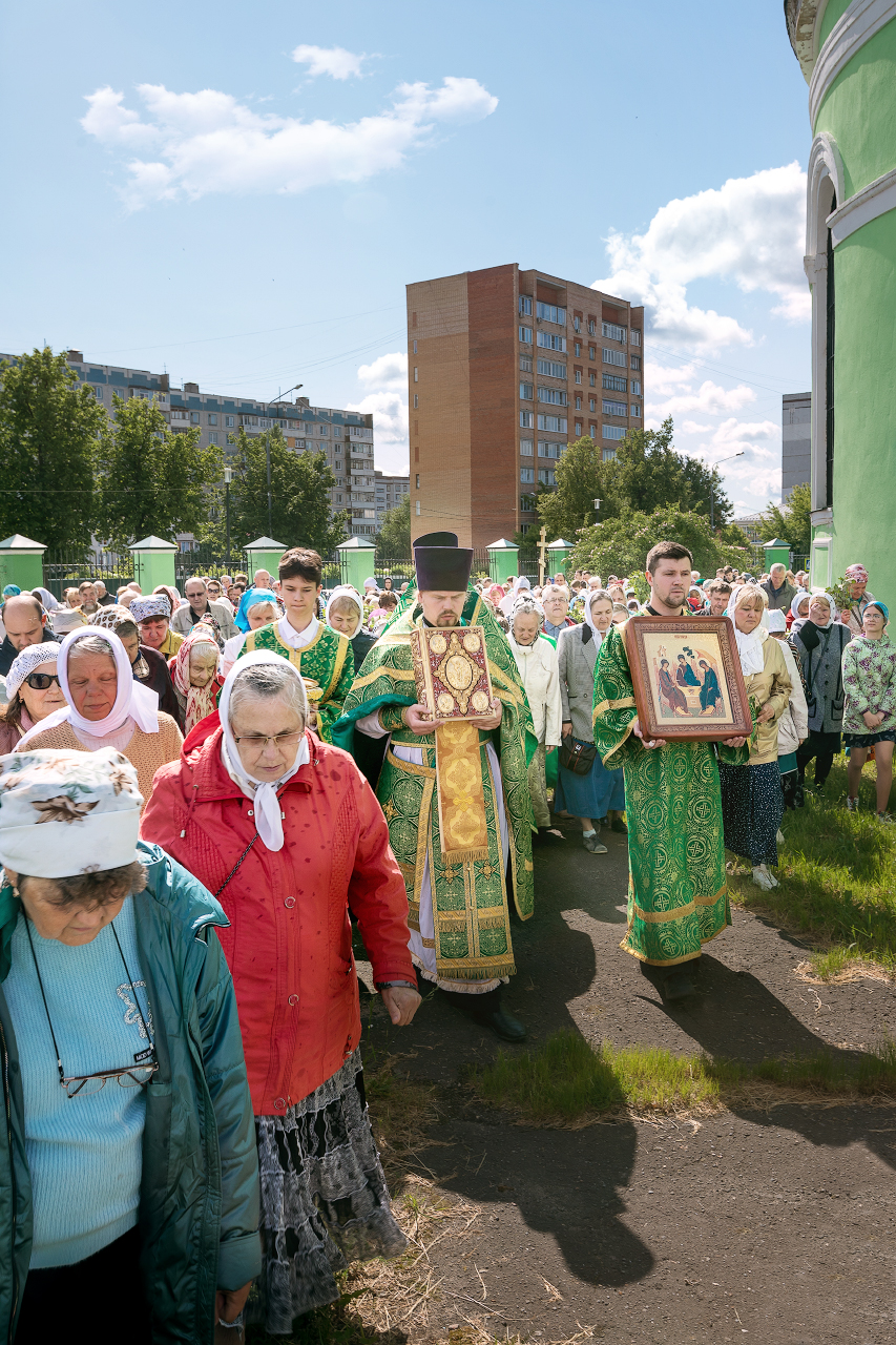 День Святой Троицы, Храм Святой Троицы г.Озеры